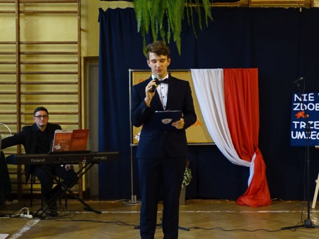 Dzień Edukacji Narodowej w LO w Komarówce Podl. - zdjęcia