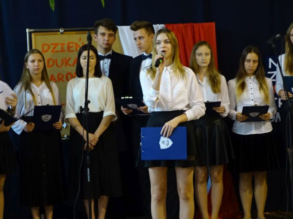 Dzień Edukacji Narodowej w LO w Komarówce Podl. - zdjęcia