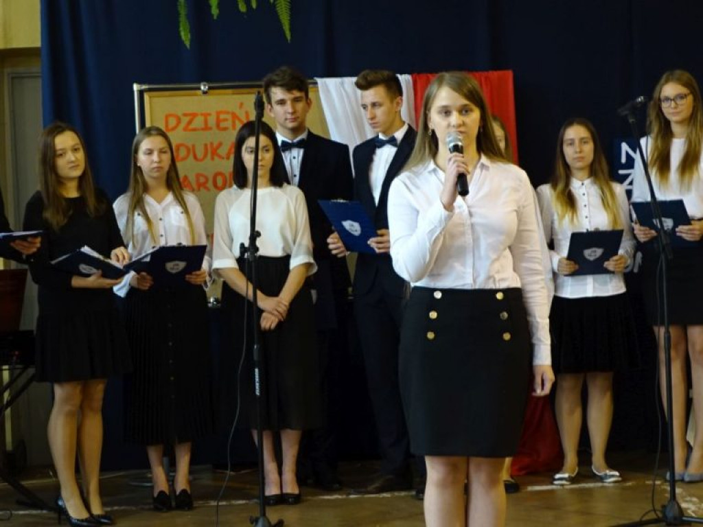 Dzień Edukacji Narodowej w LO w Komarówce Podl. - zdjęcia