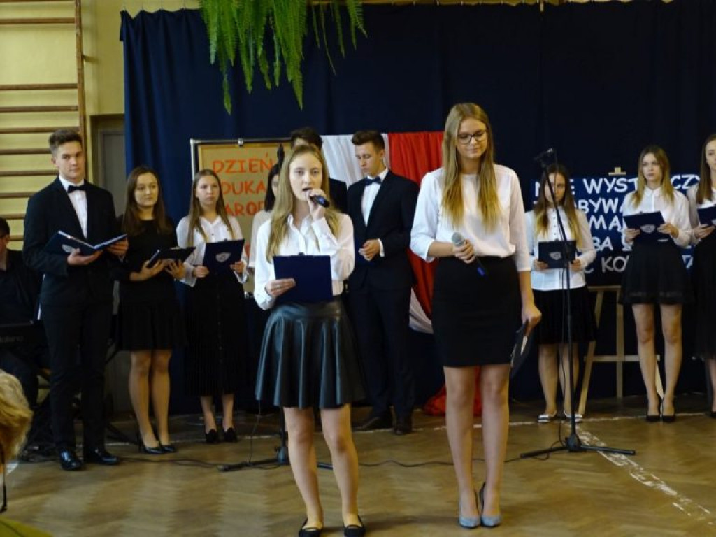 Dzień Edukacji Narodowej w LO w Komarówce Podl. - zdjęcia