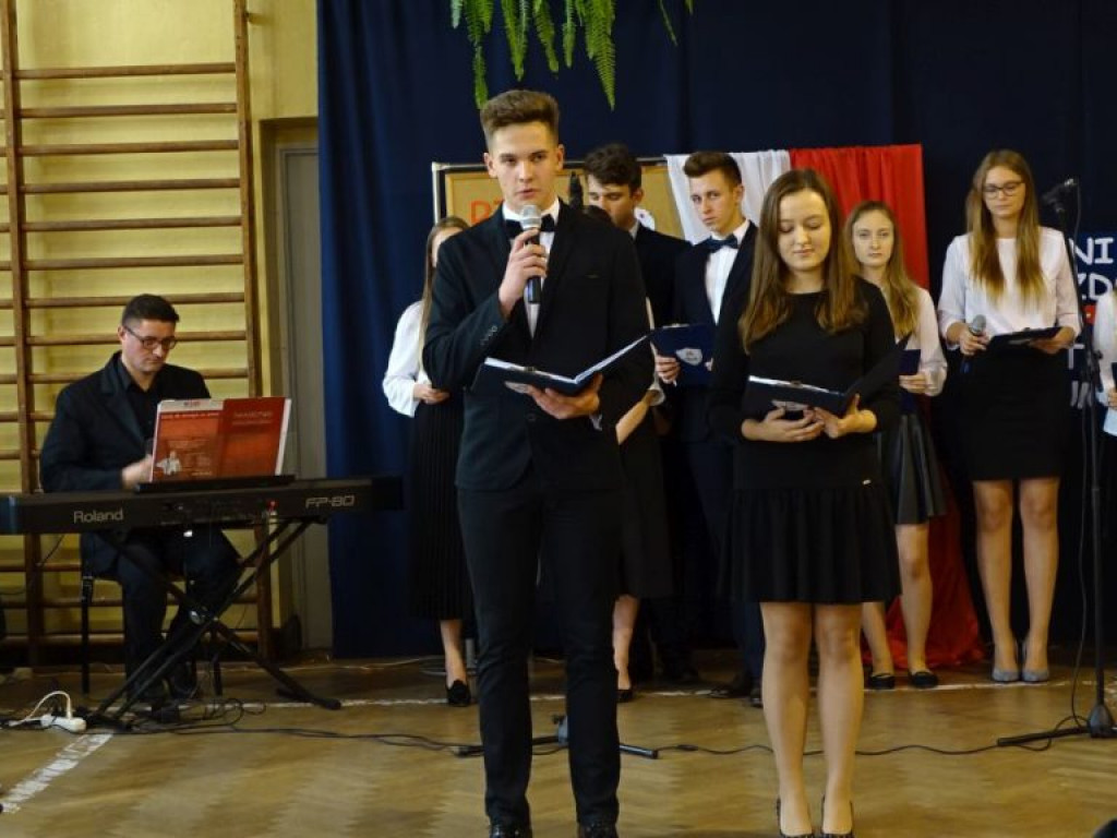 Dzień Edukacji Narodowej w LO w Komarówce Podl. - zdjęcia