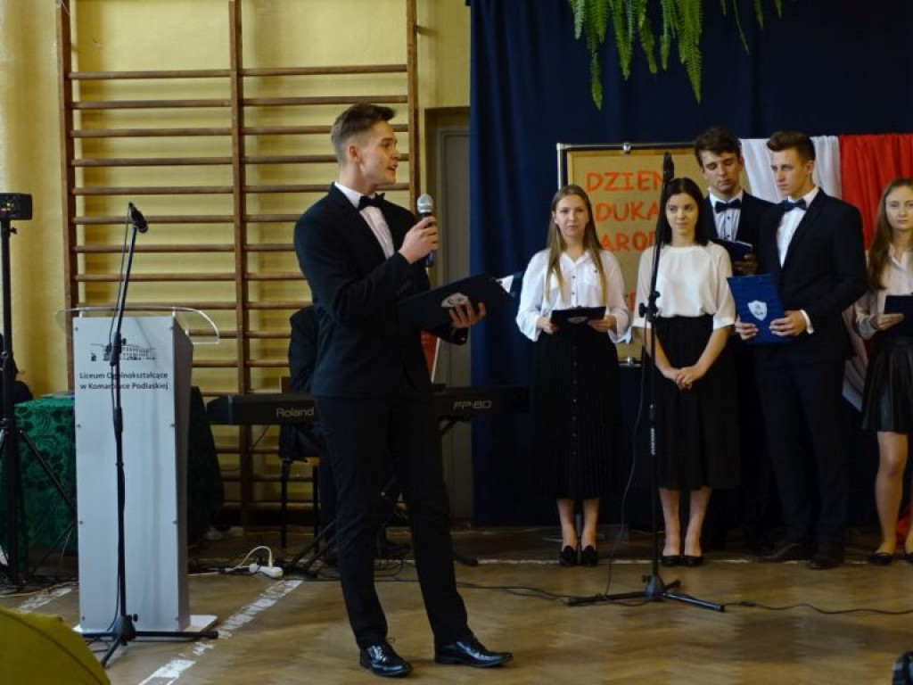 Dzień Edukacji Narodowej w LO w Komarówce Podl. - zdjęcia