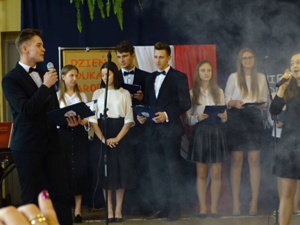 Dzień Edukacji Narodowej w LO w Komarówce Podl. - zdjęcia