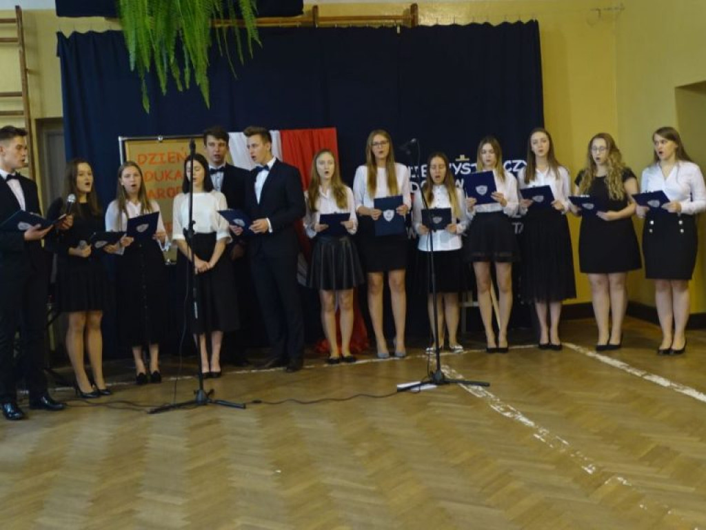 Dzień Edukacji Narodowej w LO w Komarówce Podl. - zdjęcia