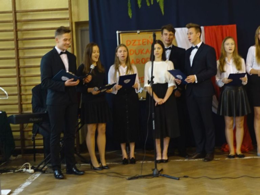 Dzień Edukacji Narodowej w LO w Komarówce Podl. - zdjęcia