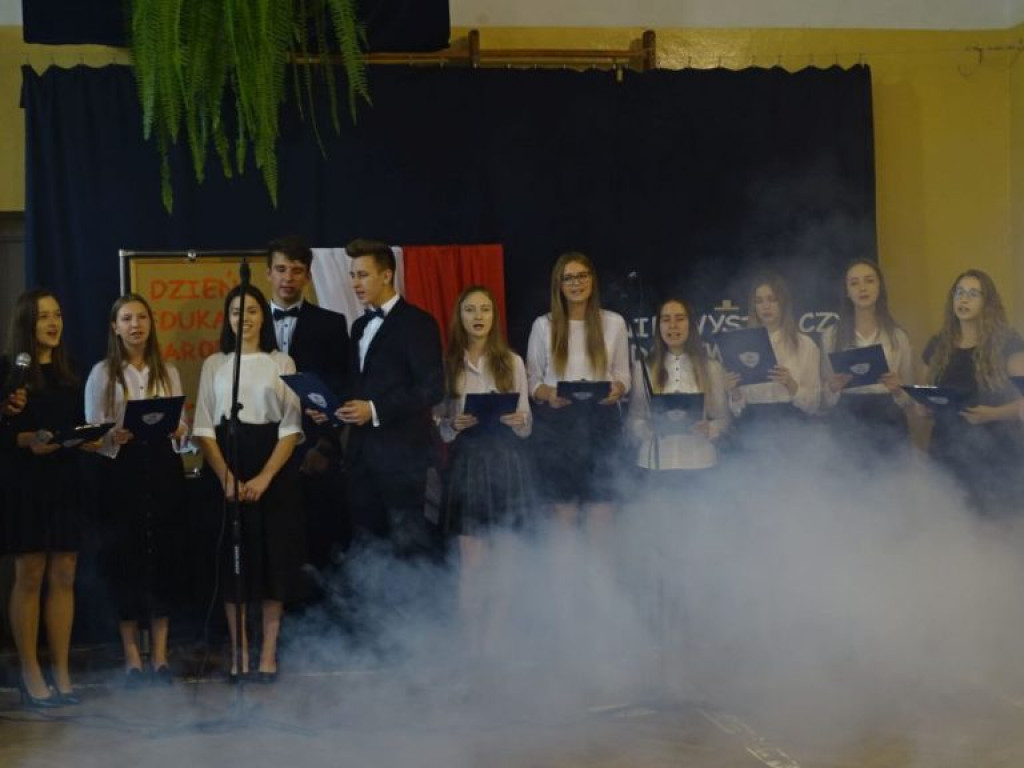 Dzień Edukacji Narodowej w LO w Komarówce Podl. - zdjęcia