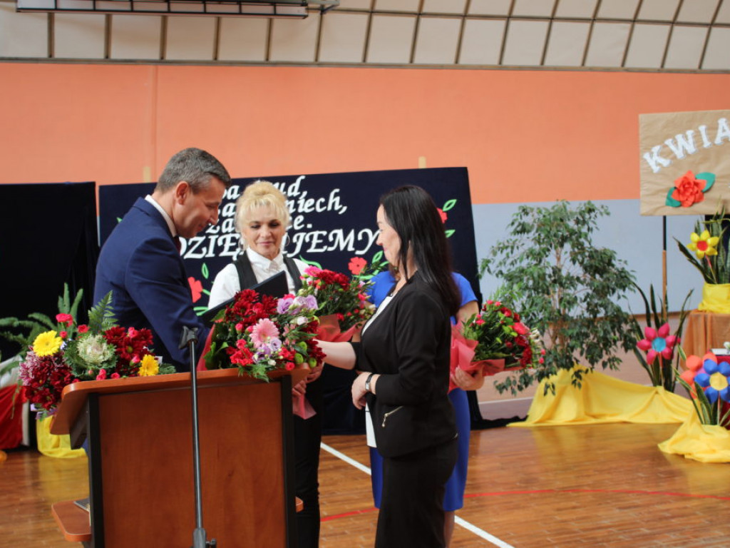 Dzień Edukacji Narodowej w SP w Komarówce Podl. - zdjęcia