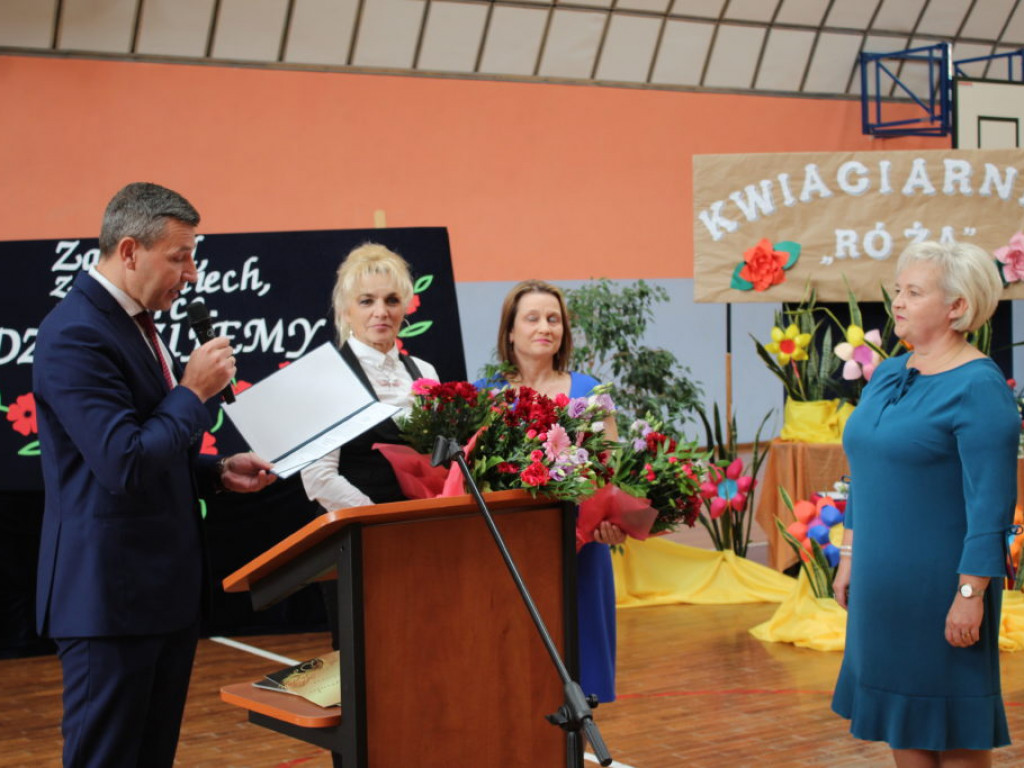 Dzień Edukacji Narodowej w SP w Komarówce Podl. - zdjęcia