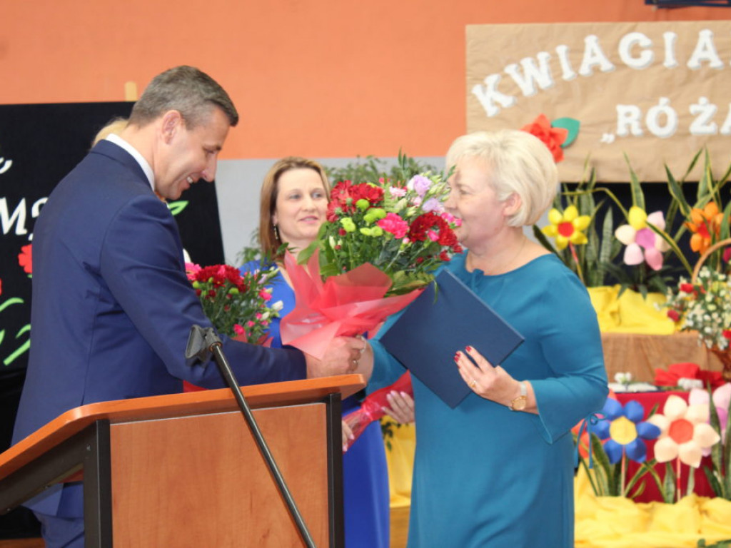Dzień Edukacji Narodowej w SP w Komarówce Podl. - zdjęcia