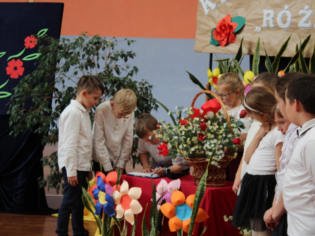 Dzień Edukacji Narodowej w SP w Komarówce Podl. - zdjęcia