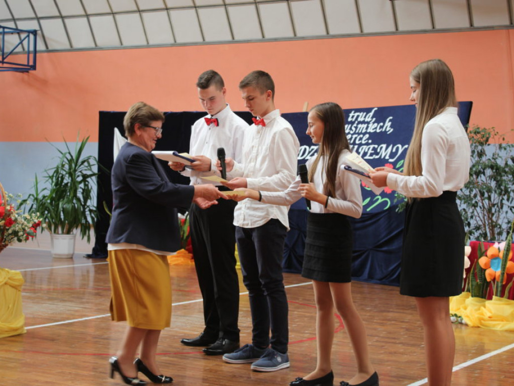 Dzień Edukacji Narodowej w SP w Komarówce Podl. - zdjęcia