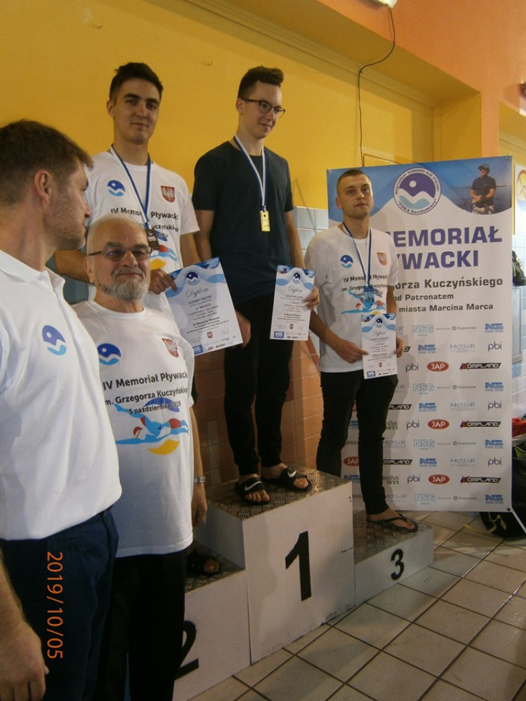 Medale radzyńskich pływaków na zawodach w Sandomierzu