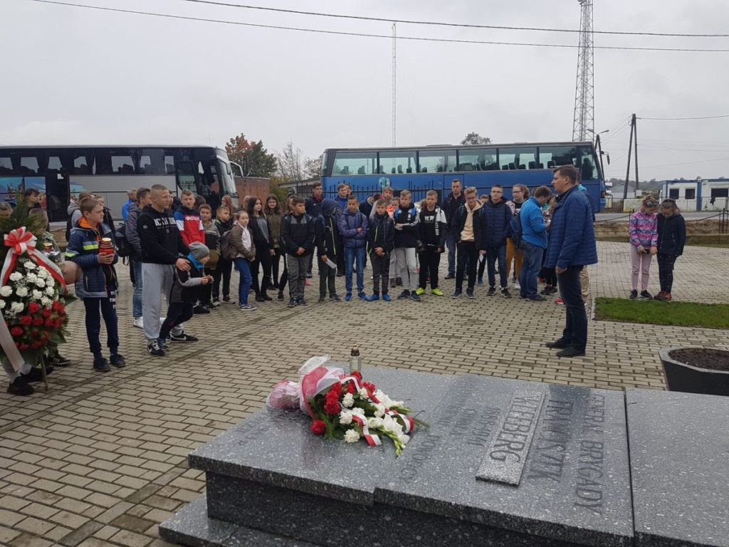 Uczniowie I LO w Radzyniu P. w XLI Rajdzie Kleebergowskim PTTK