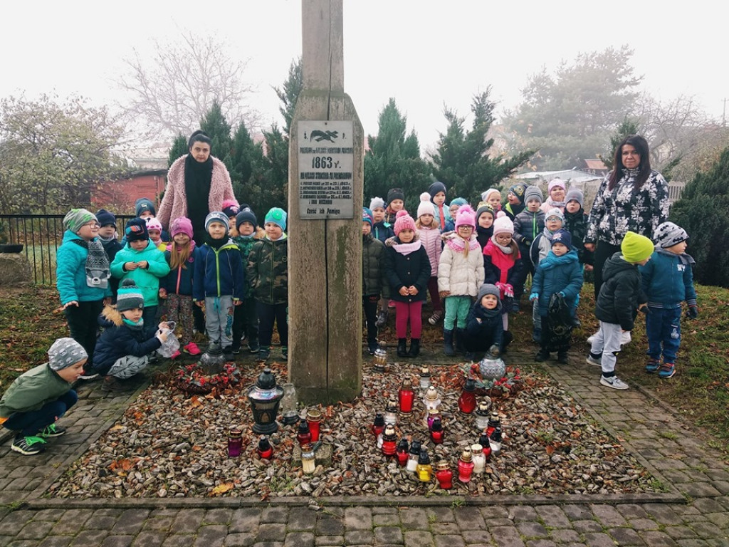Przedszkolaki uczciły zmarłych