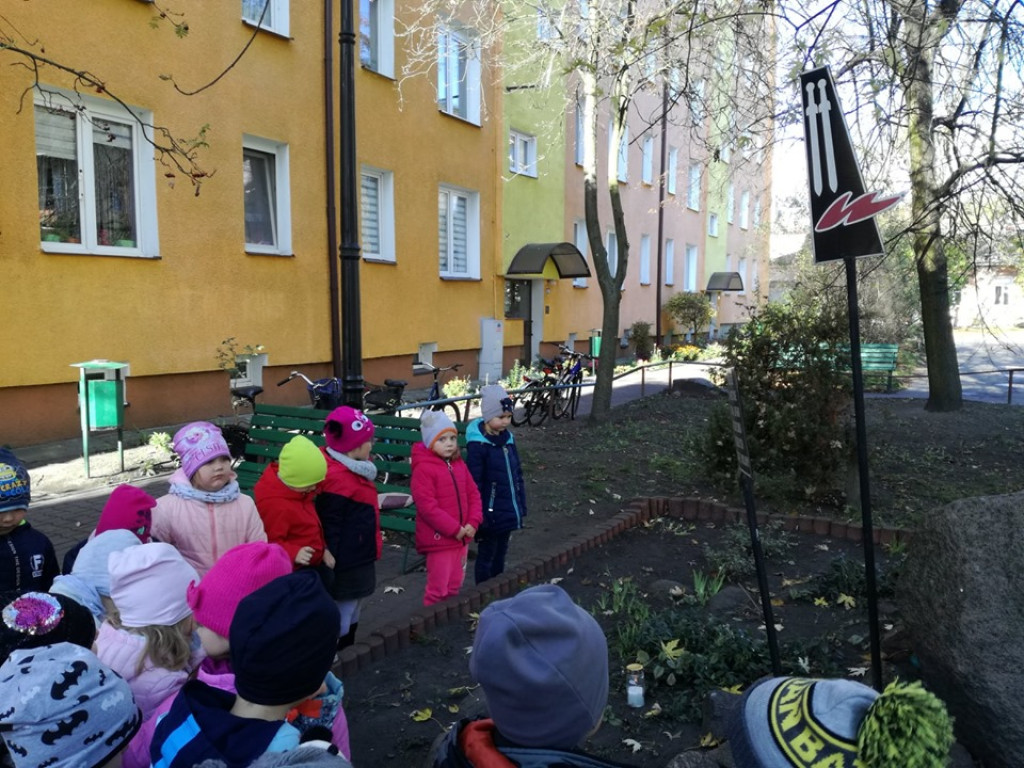 Przedszkolaki uczciły zmarłych