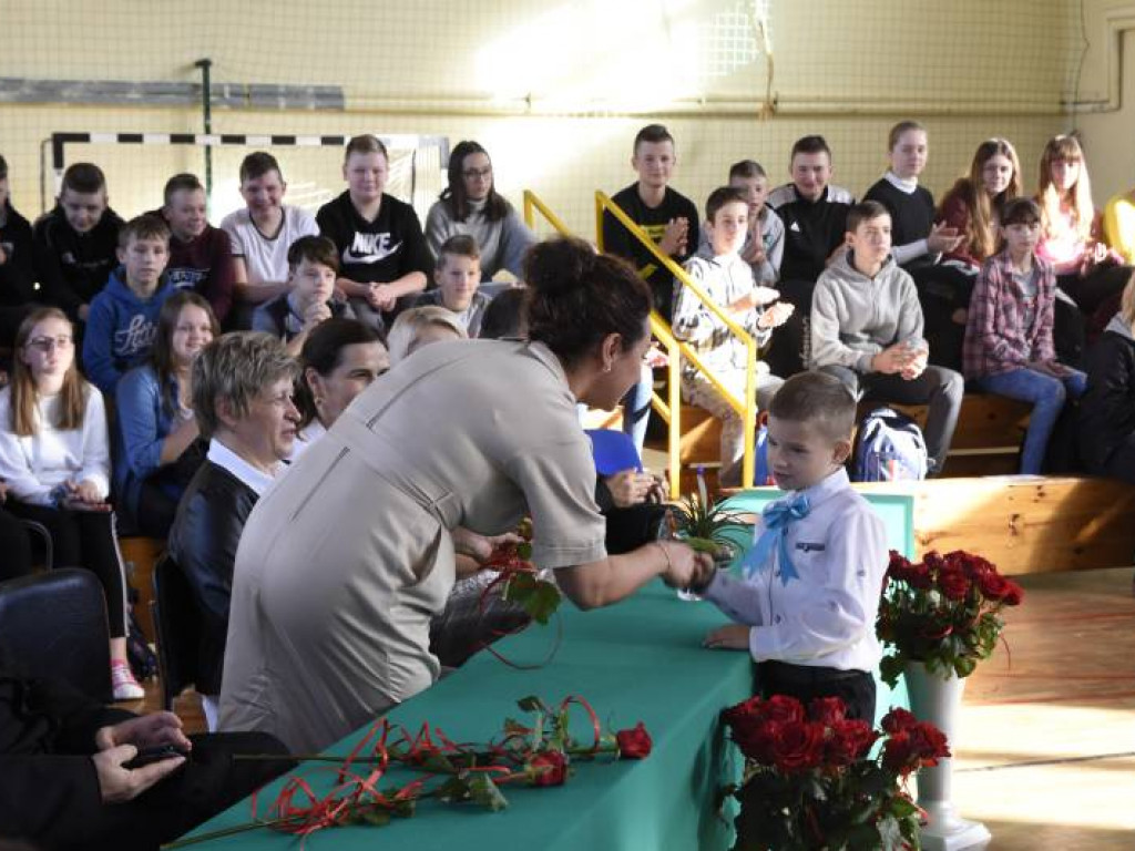 Ślubowanie klas pierwszych w ZO w Kąkolewnicy