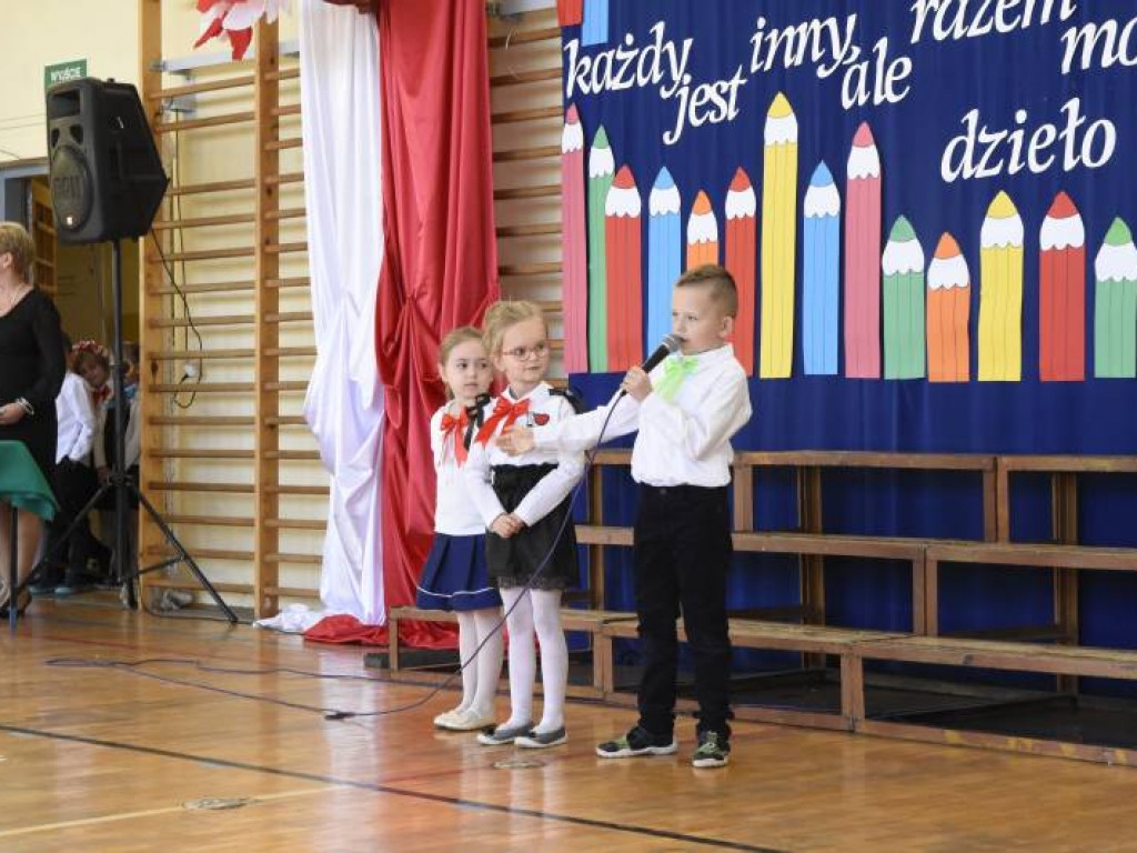 Ślubowanie klas pierwszych w ZO w Kąkolewnicy