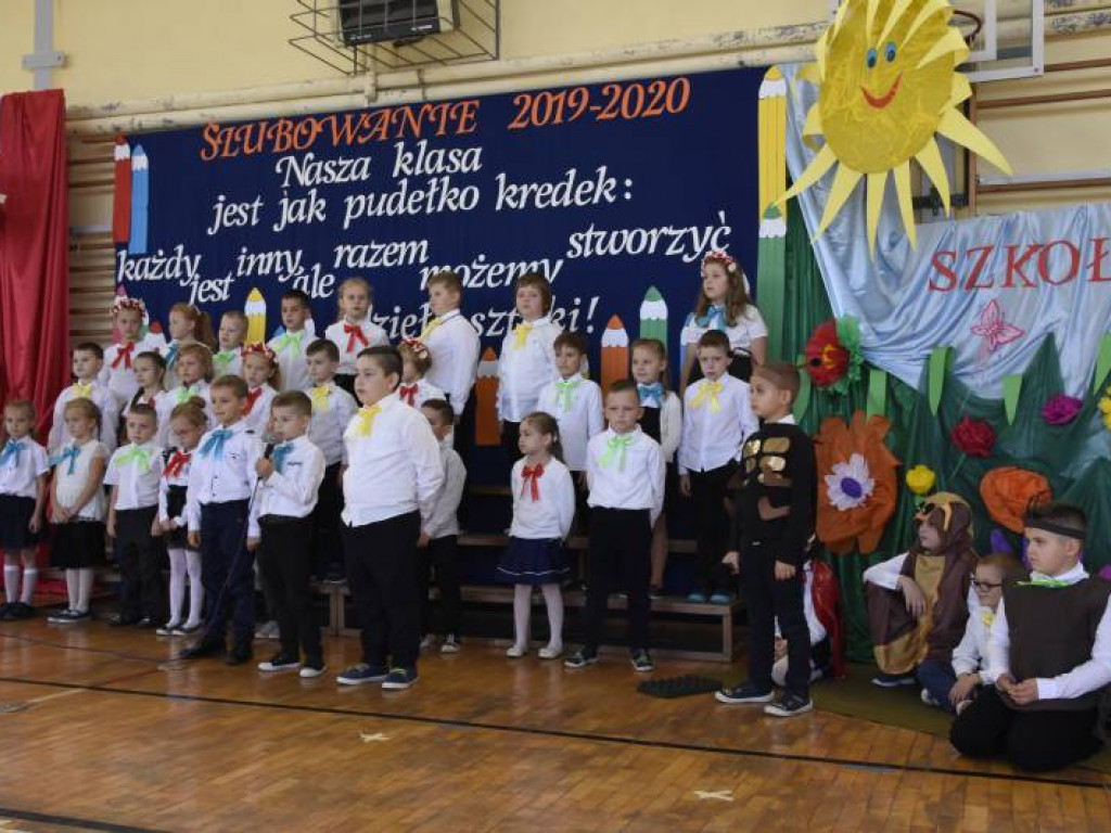 Ślubowanie klas pierwszych w ZO w Kąkolewnicy
