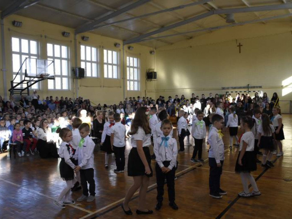 Ślubowanie klas pierwszych w ZO w Kąkolewnicy
