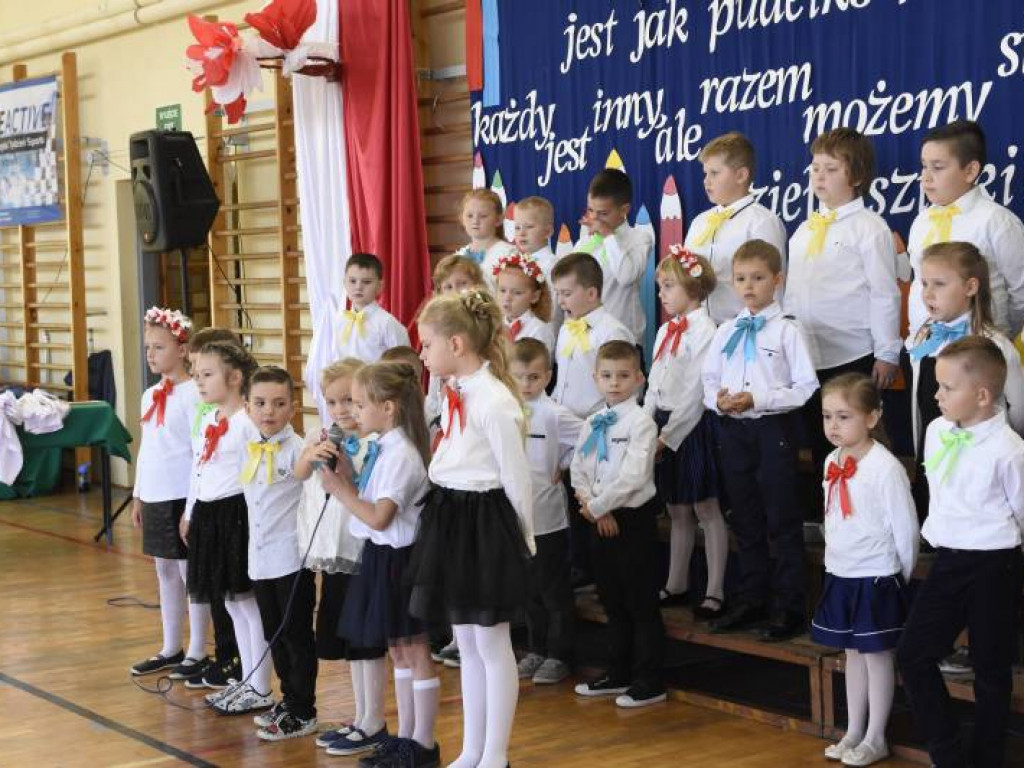 Ślubowanie klas pierwszych w ZO w Kąkolewnicy