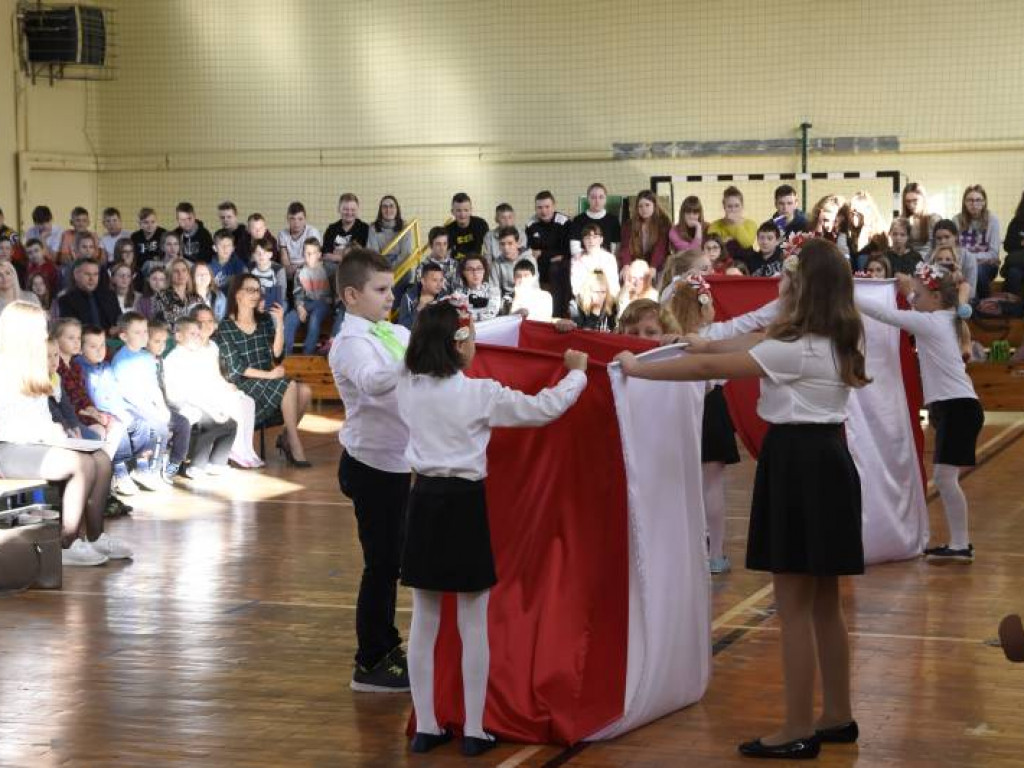 Ślubowanie klas pierwszych w ZO w Kąkolewnicy