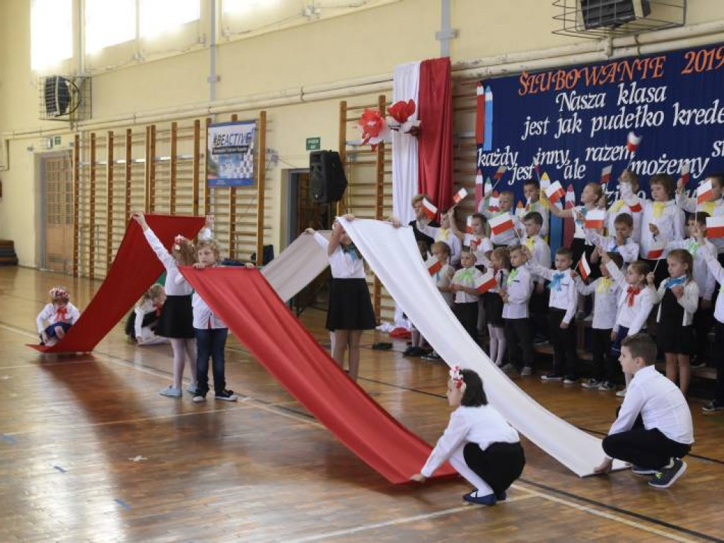 Ślubowanie klas pierwszych w ZO w Kąkolewnicy