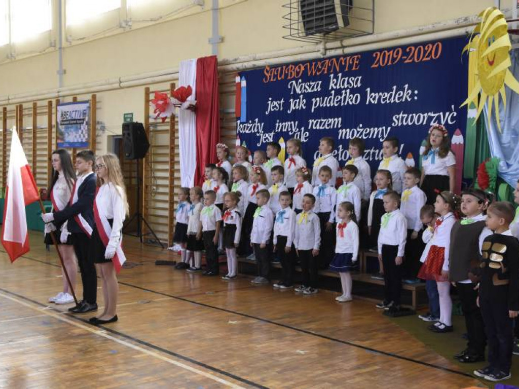 Ślubowanie klas pierwszych w ZO w Kąkolewnicy