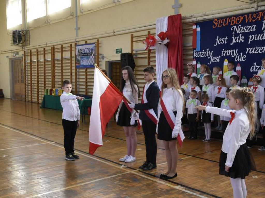 Ślubowanie klas pierwszych w ZO w Kąkolewnicy