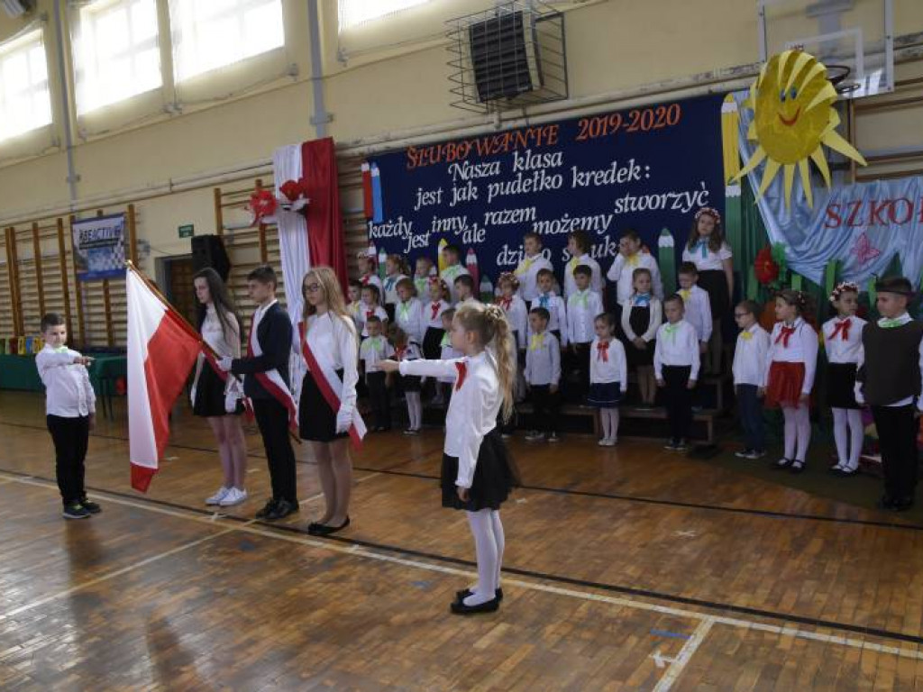 Ślubowanie klas pierwszych w ZO w Kąkolewnicy