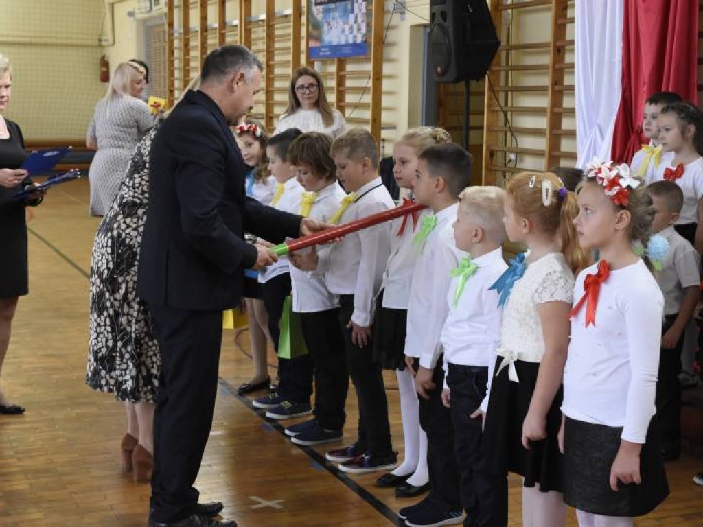 Ślubowanie klas pierwszych w ZO w Kąkolewnicy