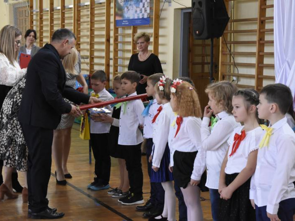 Ślubowanie klas pierwszych w ZO w Kąkolewnicy