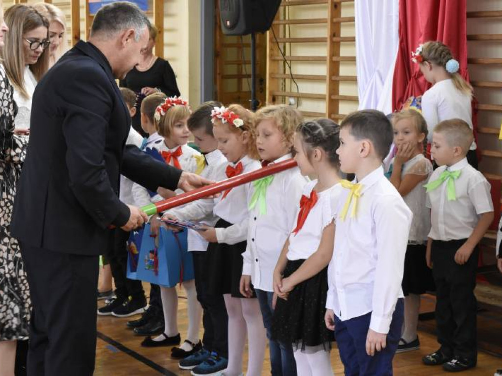 Ślubowanie klas pierwszych w ZO w Kąkolewnicy