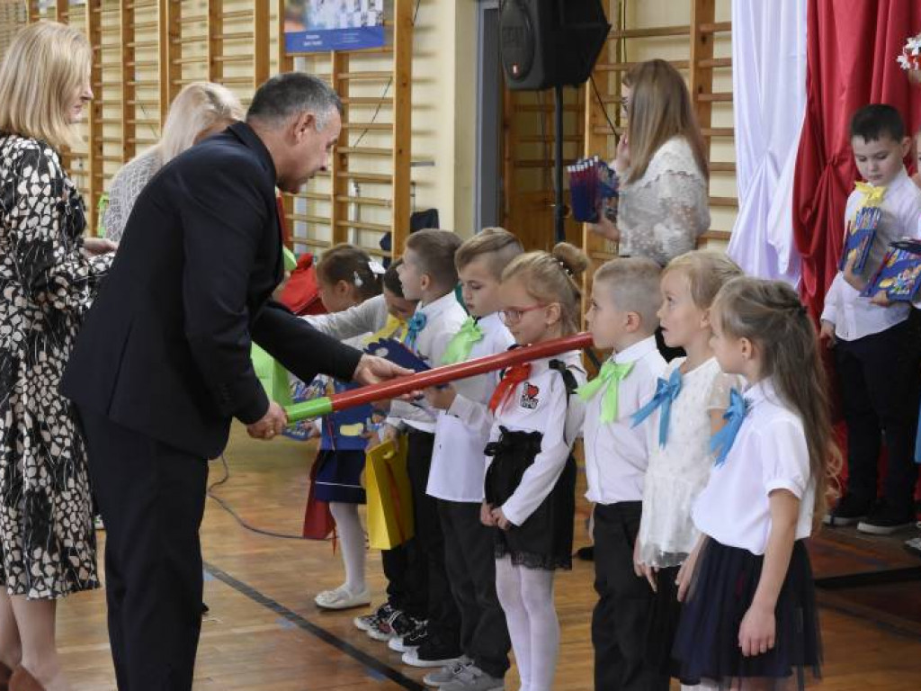 Ślubowanie klas pierwszych w ZO w Kąkolewnicy
