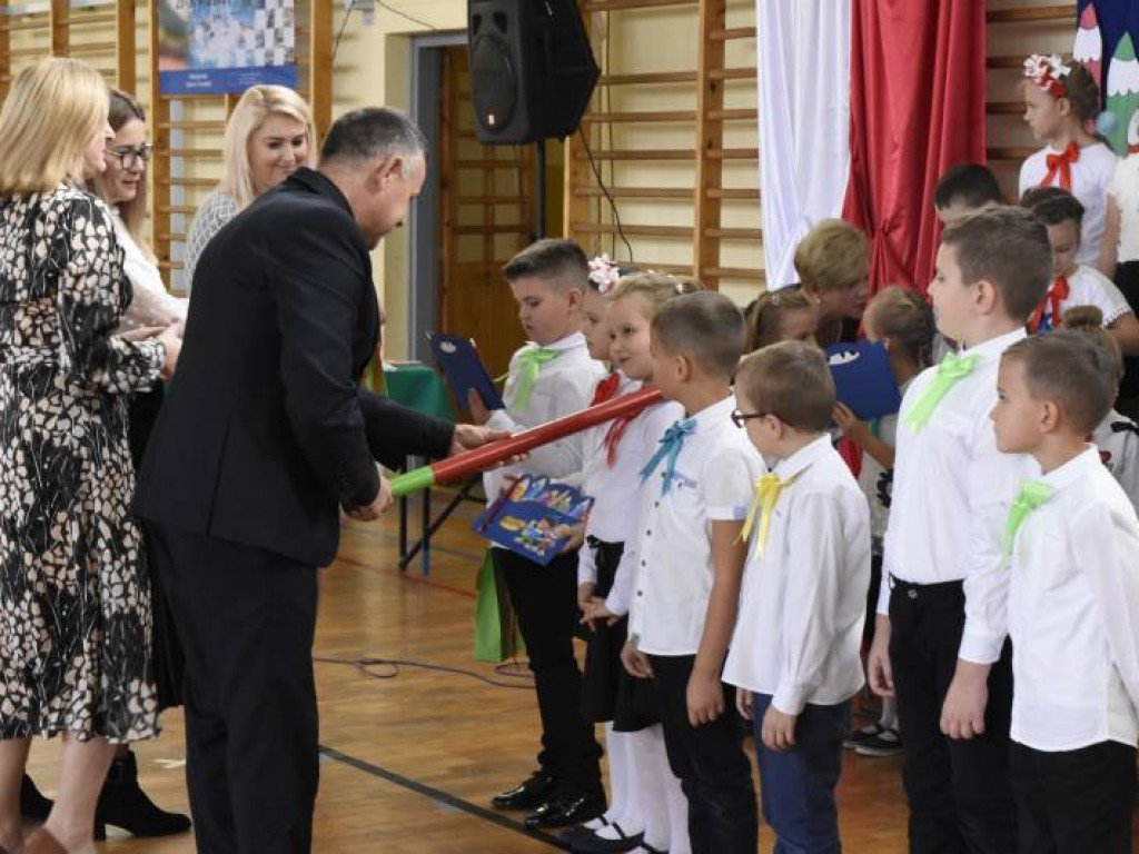 Ślubowanie klas pierwszych w ZO w Kąkolewnicy