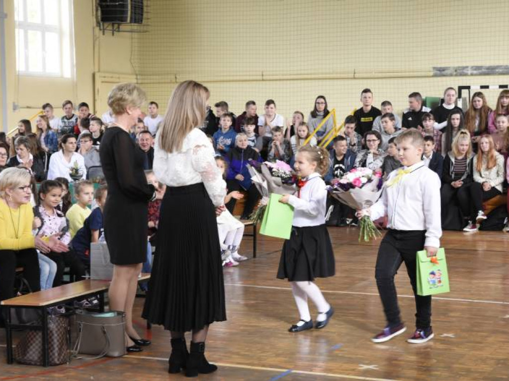 Ślubowanie klas pierwszych w ZO w Kąkolewnicy