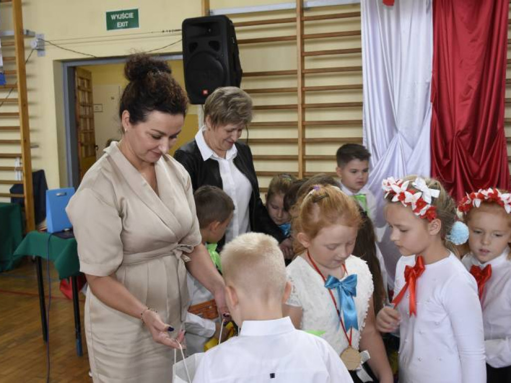 Ślubowanie klas pierwszych w ZO w Kąkolewnicy