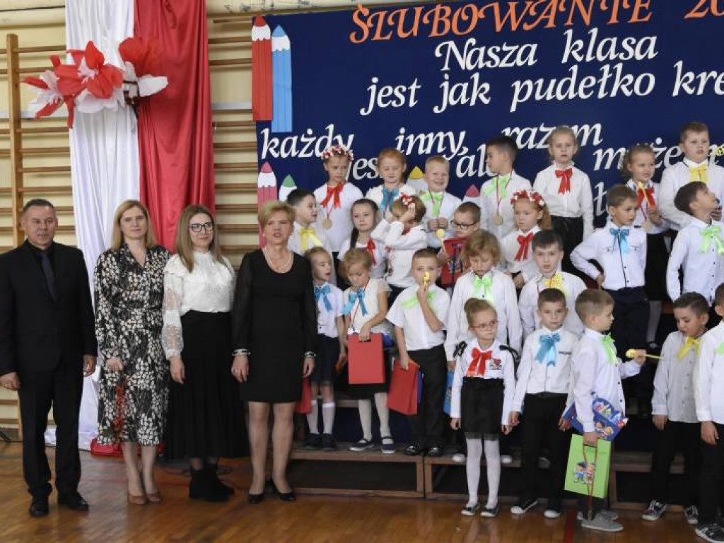 Ślubowanie klas pierwszych w ZO w Kąkolewnicy