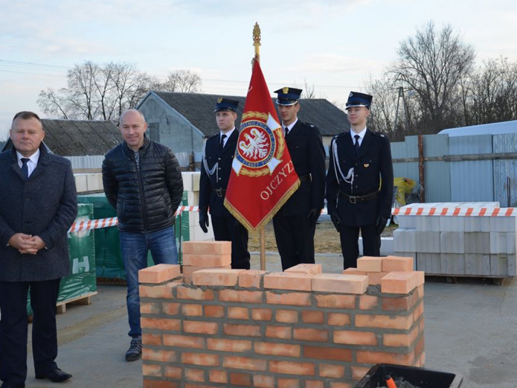 Wmurowanie kamienia węgielnego pod budowę centrum kulturalnego w Sobolach