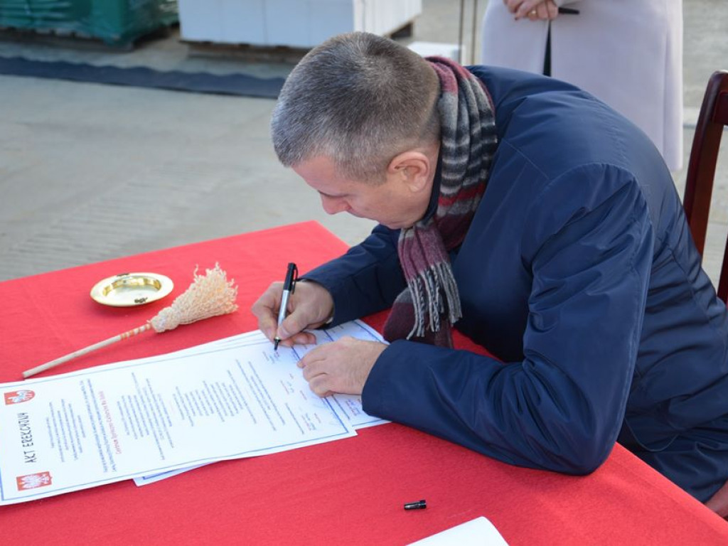 Wmurowanie kamienia węgielnego pod budowę centrum kulturalnego w Sobolach