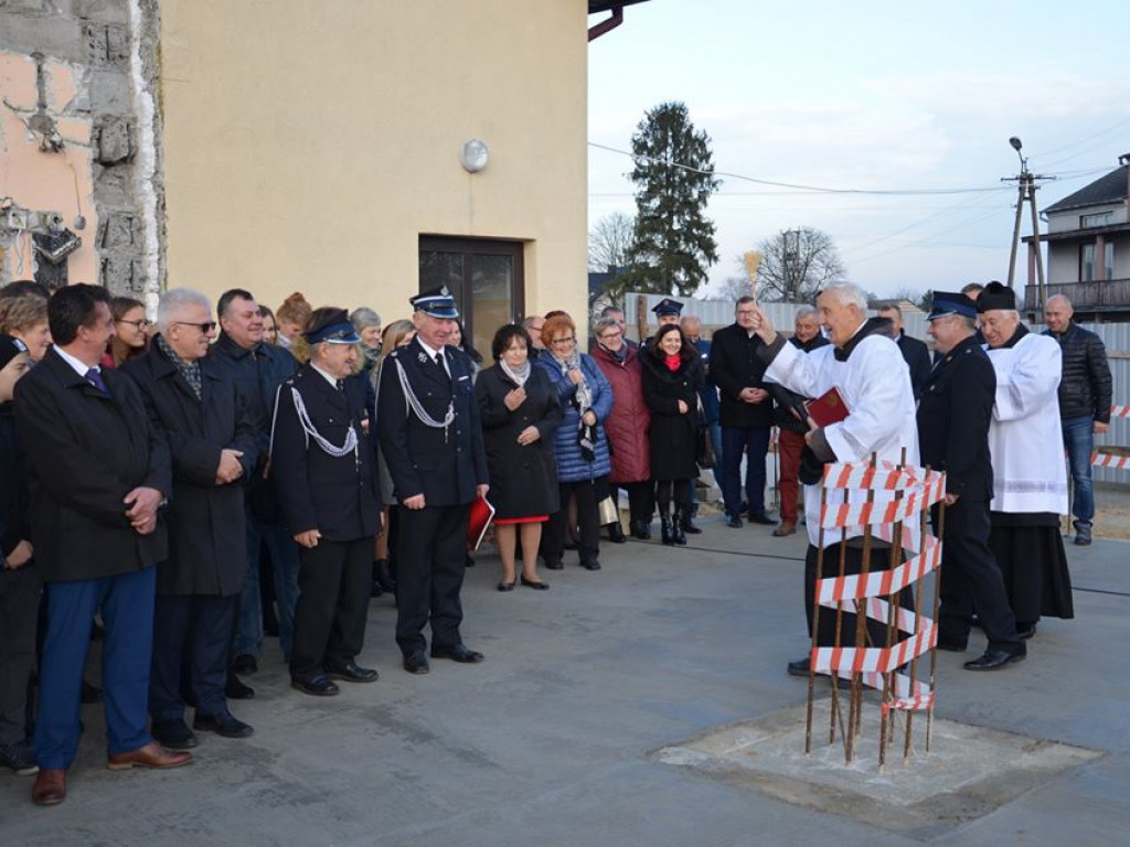 Wmurowanie kamienia węgielnego pod budowę centrum kulturalnego w Sobolach
