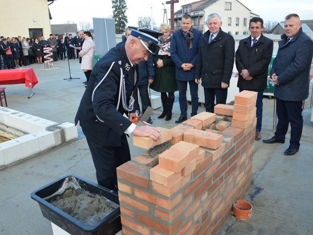Wmurowanie kamienia węgielnego pod budowę centrum kulturalnego w Sobolach