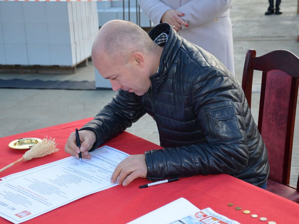 Wmurowanie kamienia węgielnego pod budowę centrum kulturalnego w Sobolach