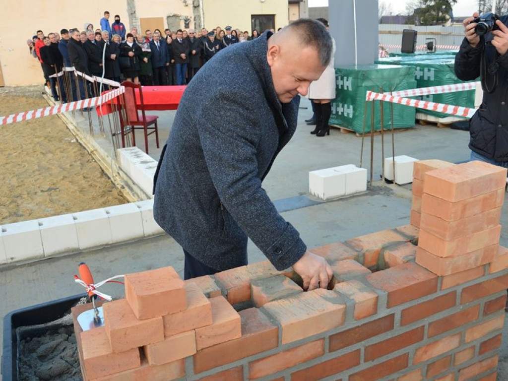 Wmurowanie kamienia węgielnego pod budowę centrum kulturalnego w Sobolach