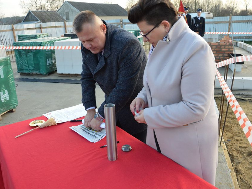 Wmurowanie kamienia węgielnego pod budowę centrum kulturalnego w Sobolach