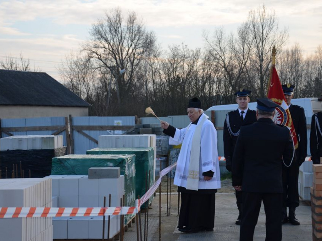 Wmurowanie kamienia węgielnego pod budowę centrum kulturalnego w Sobolach