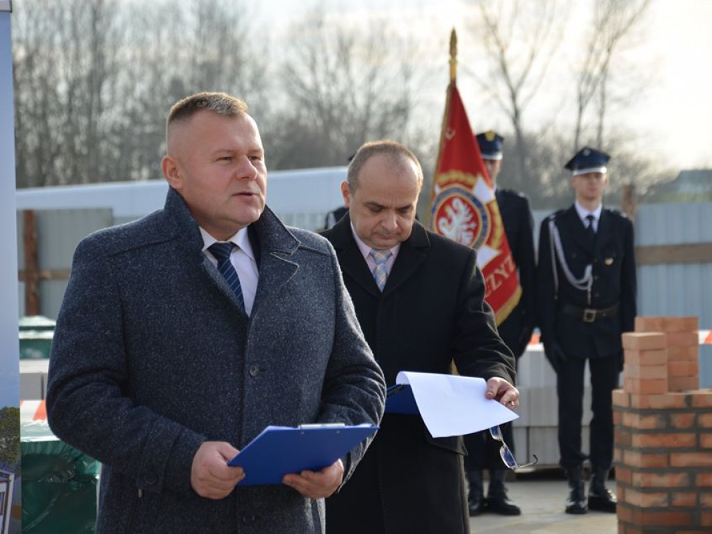 Wmurowanie kamienia węgielnego pod budowę centrum kulturalnego w Sobolach