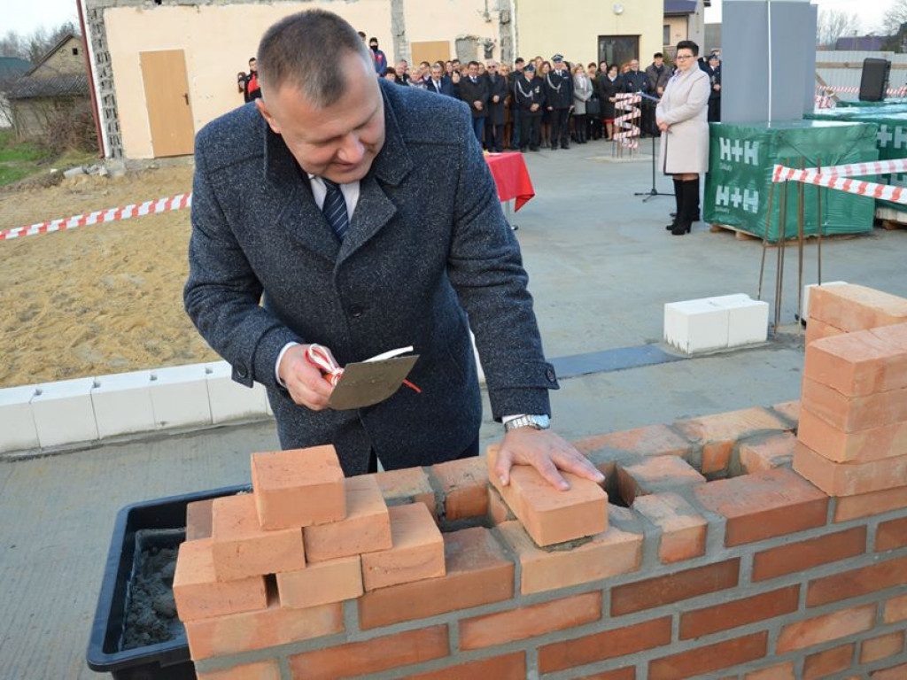 Wmurowanie kamienia węgielnego pod budowę centrum kulturalnego w Sobolach