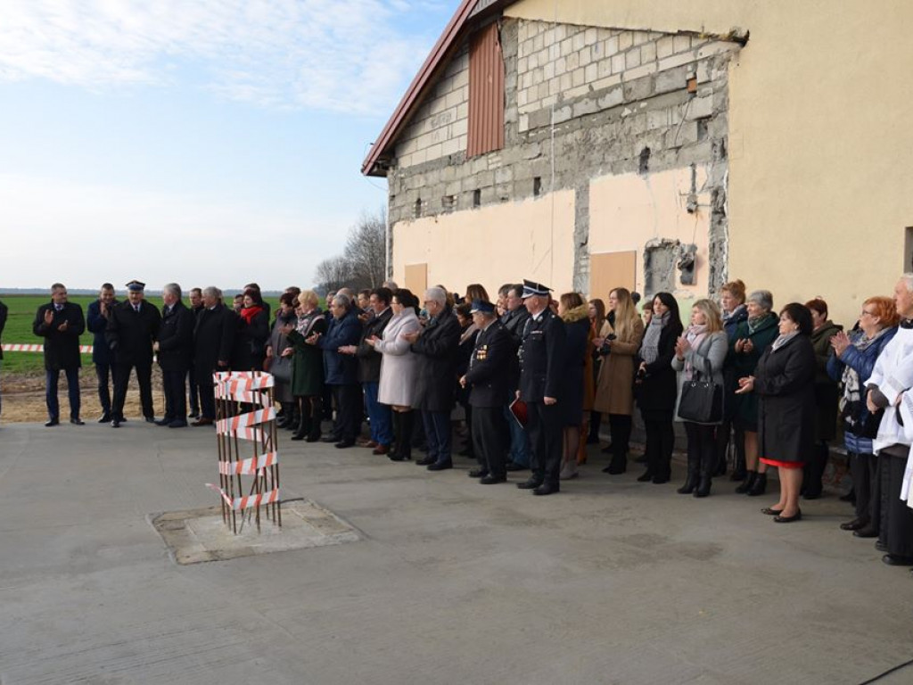 Wmurowanie kamienia węgielnego pod budowę centrum kulturalnego w Sobolach