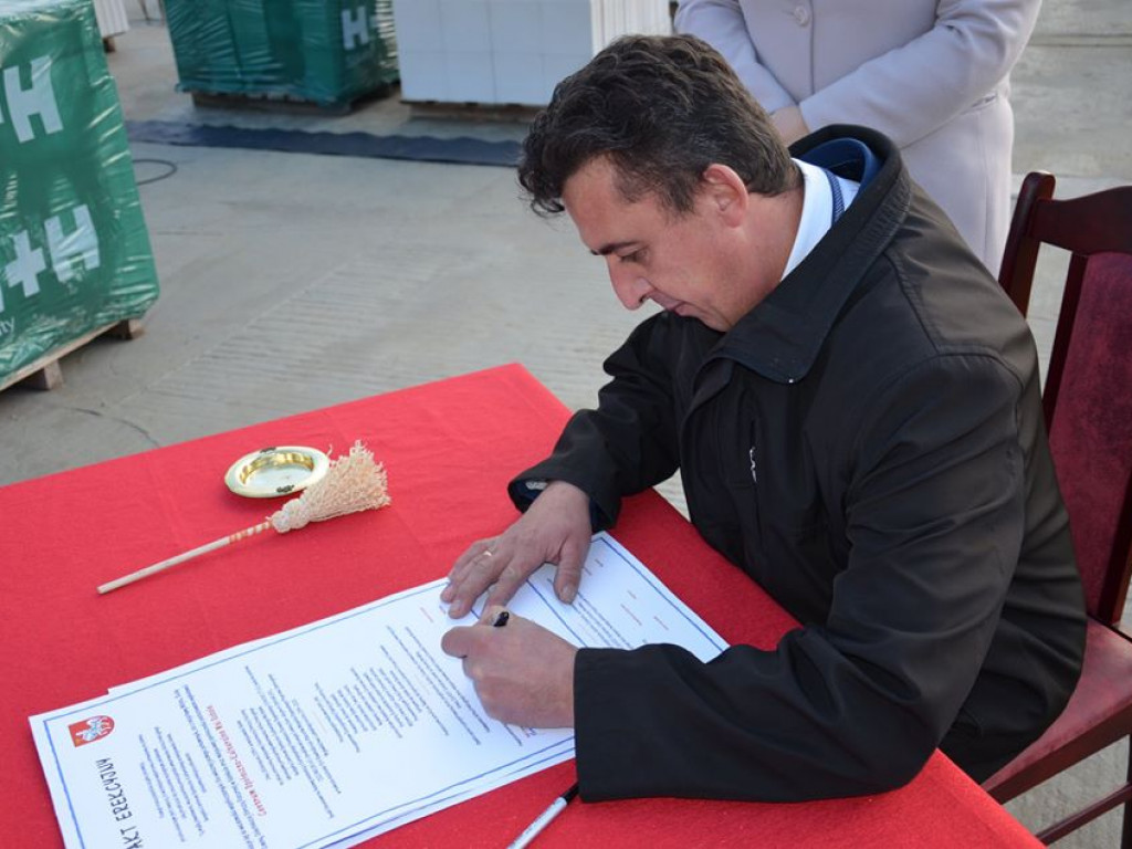 Wmurowanie kamienia węgielnego pod budowę centrum kulturalnego w Sobolach