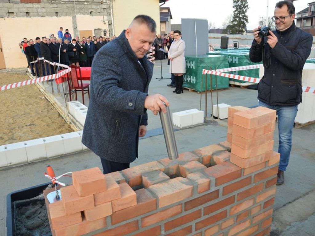 Wmurowanie kamienia węgielnego pod budowę centrum kulturalnego w Sobolach